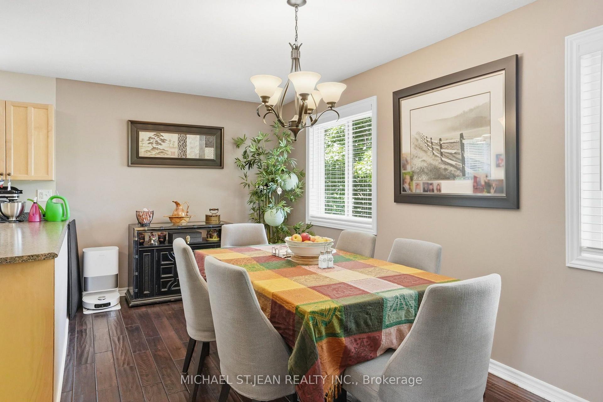 Photo 12 of 25 Saveryn Road, Hamilton, Rural Glanbrook — HOMEH