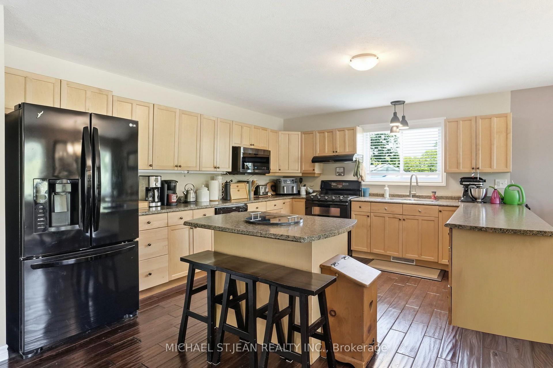 Photo 13 of 25 Saveryn Road, Hamilton, Rural Glanbrook — HOMEH