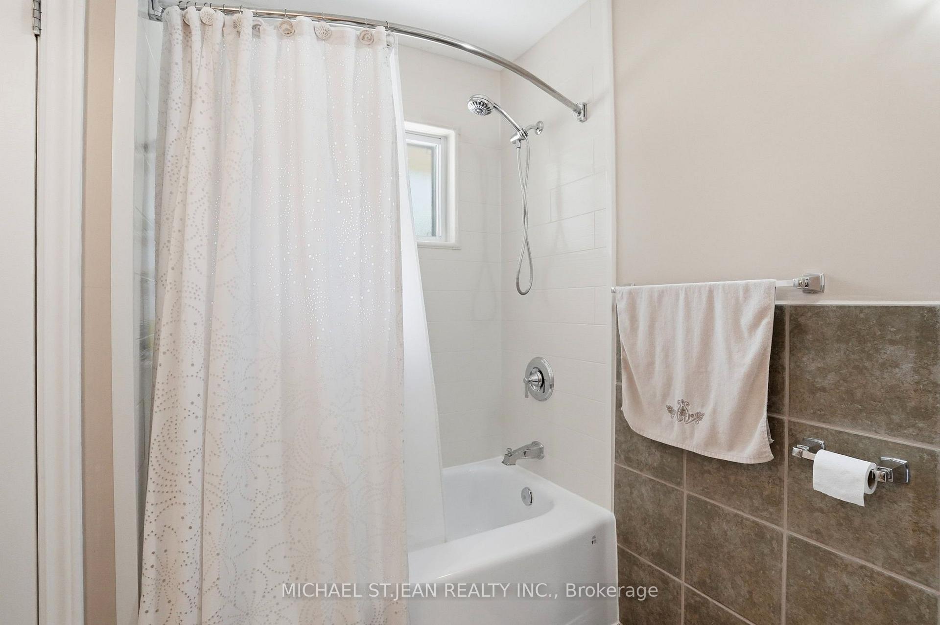 Photo 20 of 25 Saveryn Road, Hamilton, Rural Glanbrook — HOMEH