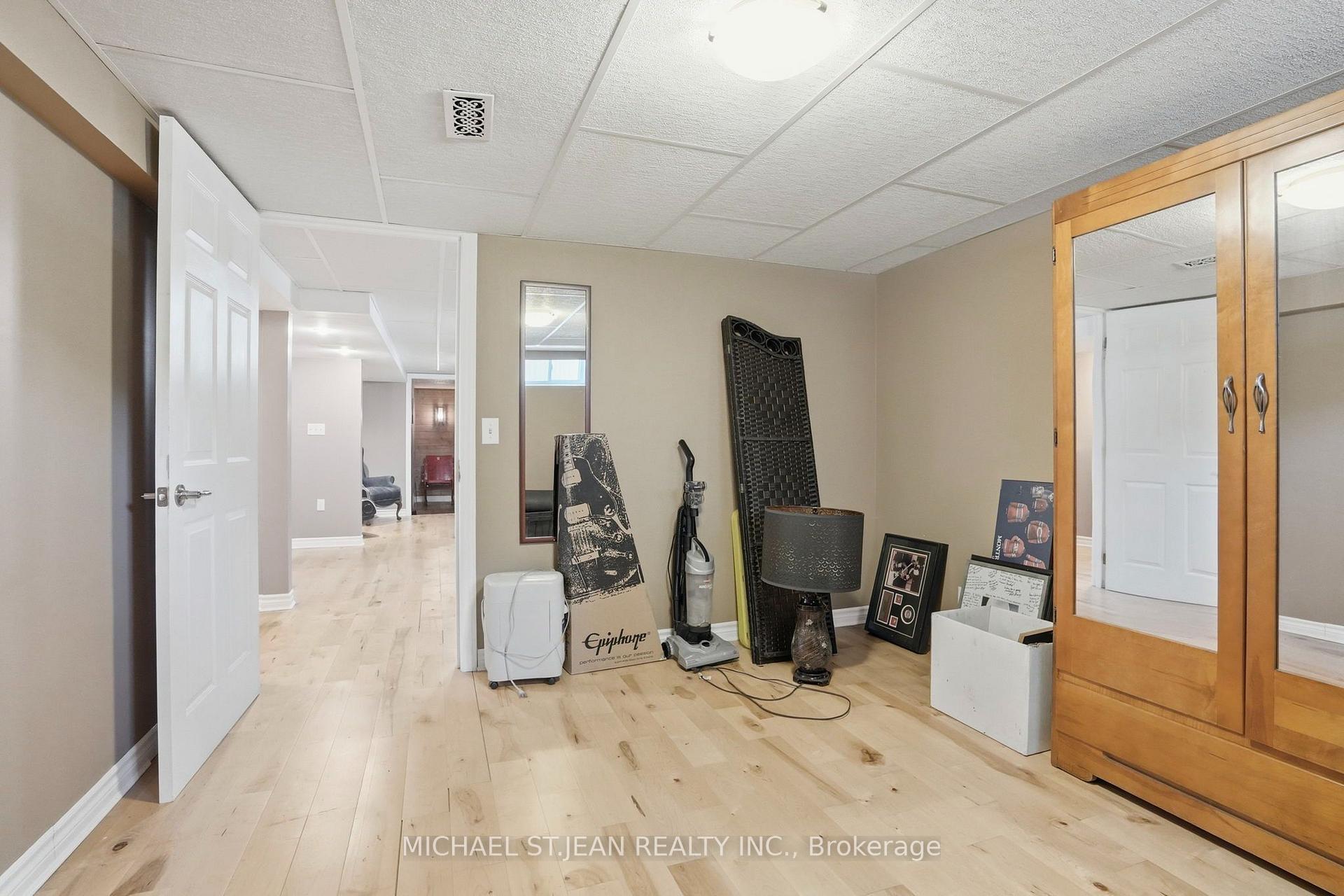 Photo 35 of 25 Saveryn Road, Hamilton, Rural Glanbrook — HOMEH