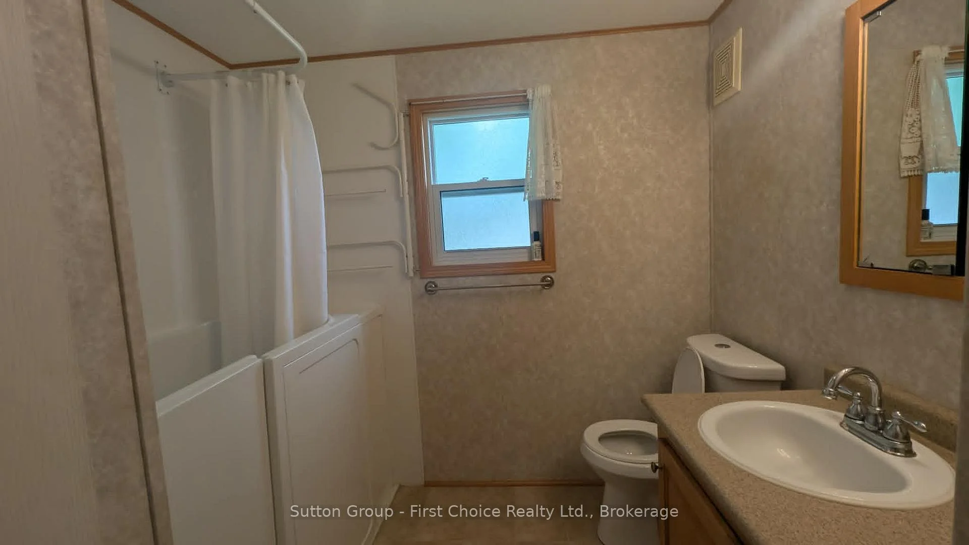 Photo 18 of 1 25 Thames Road, St. Marys — HOMEH