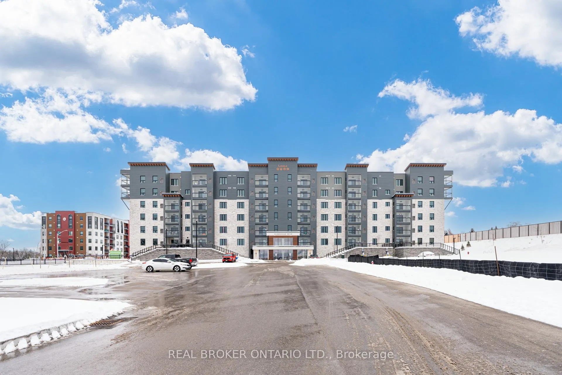 Photo 1 of Unit 413, 15 Kneeshaw Drive S, Barrie, Rural Barrie Southeast — HOMEH