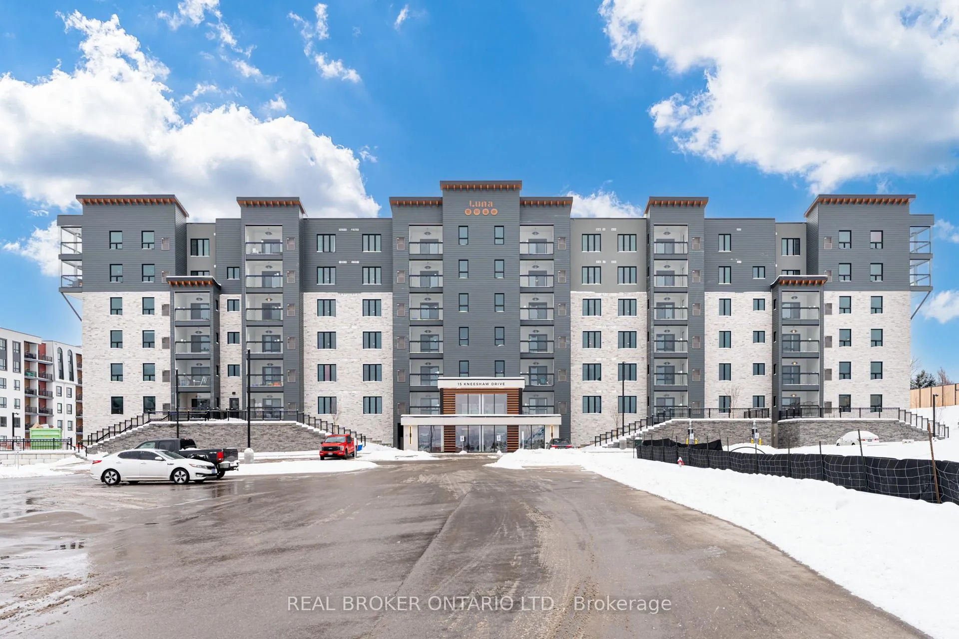 Photo 2 of Unit 413, 15 Kneeshaw Drive S, Barrie, Rural Barrie Southeast — HOMEH