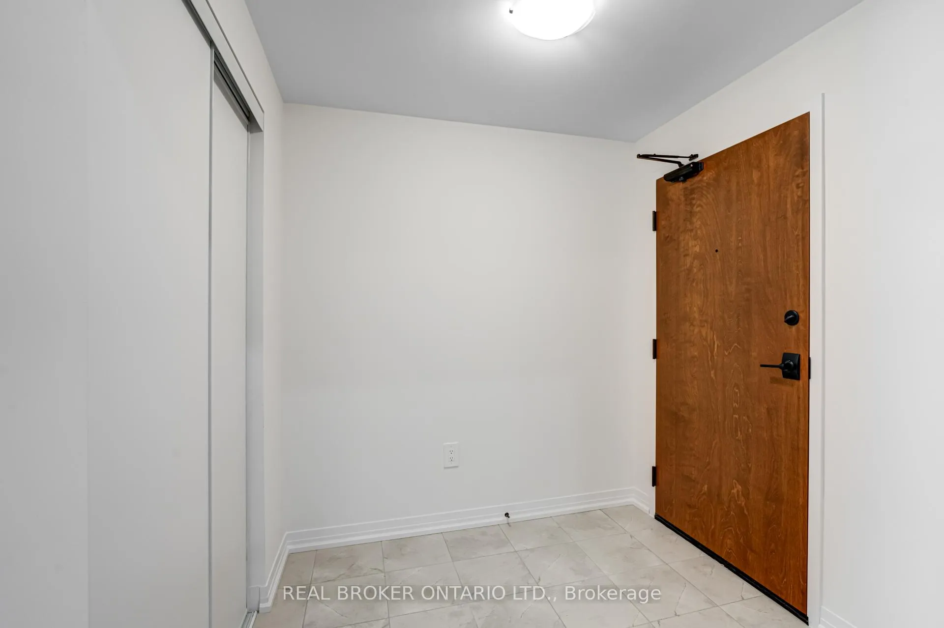 Photo 8 of Unit 413, 15 Kneeshaw Drive S, Barrie, Rural Barrie Southeast — HOMEH