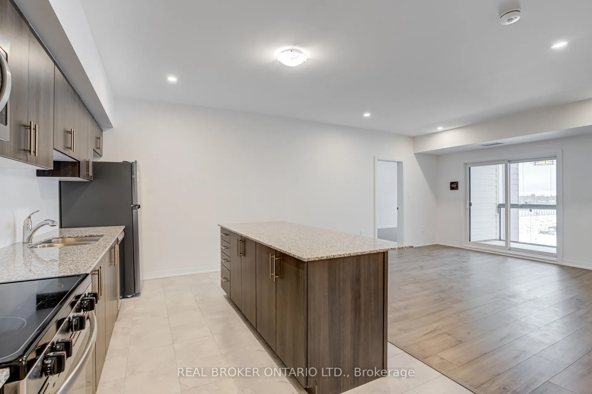 Photo 9 of Unit 413, 15 Kneeshaw Drive S, Barrie, Rural Barrie Southeast — HOMEH