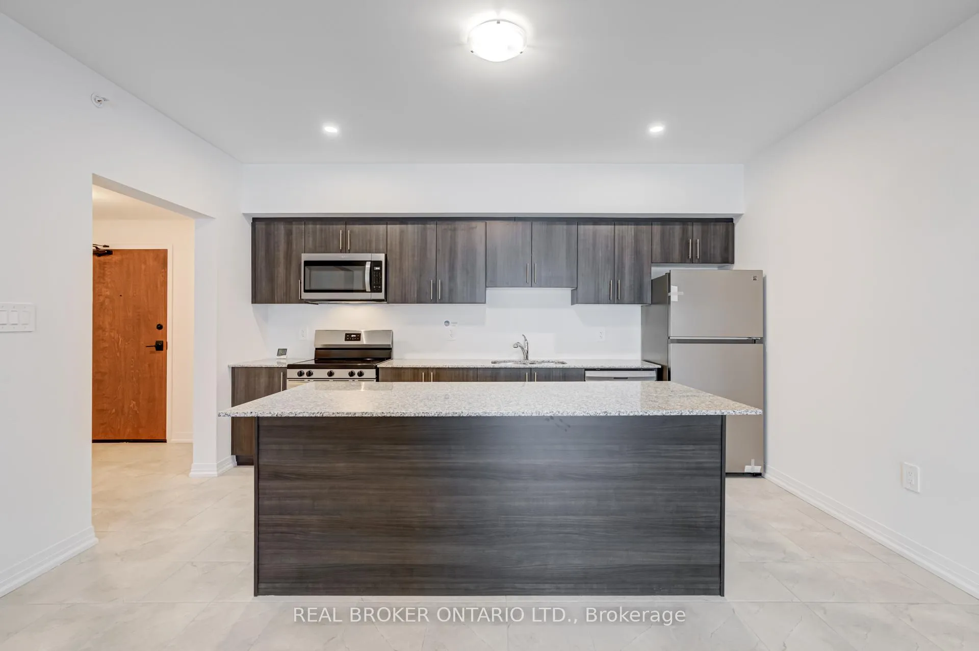 Photo 10 of Unit 413, 15 Kneeshaw Drive S, Barrie, Rural Barrie Southeast — HOMEH
