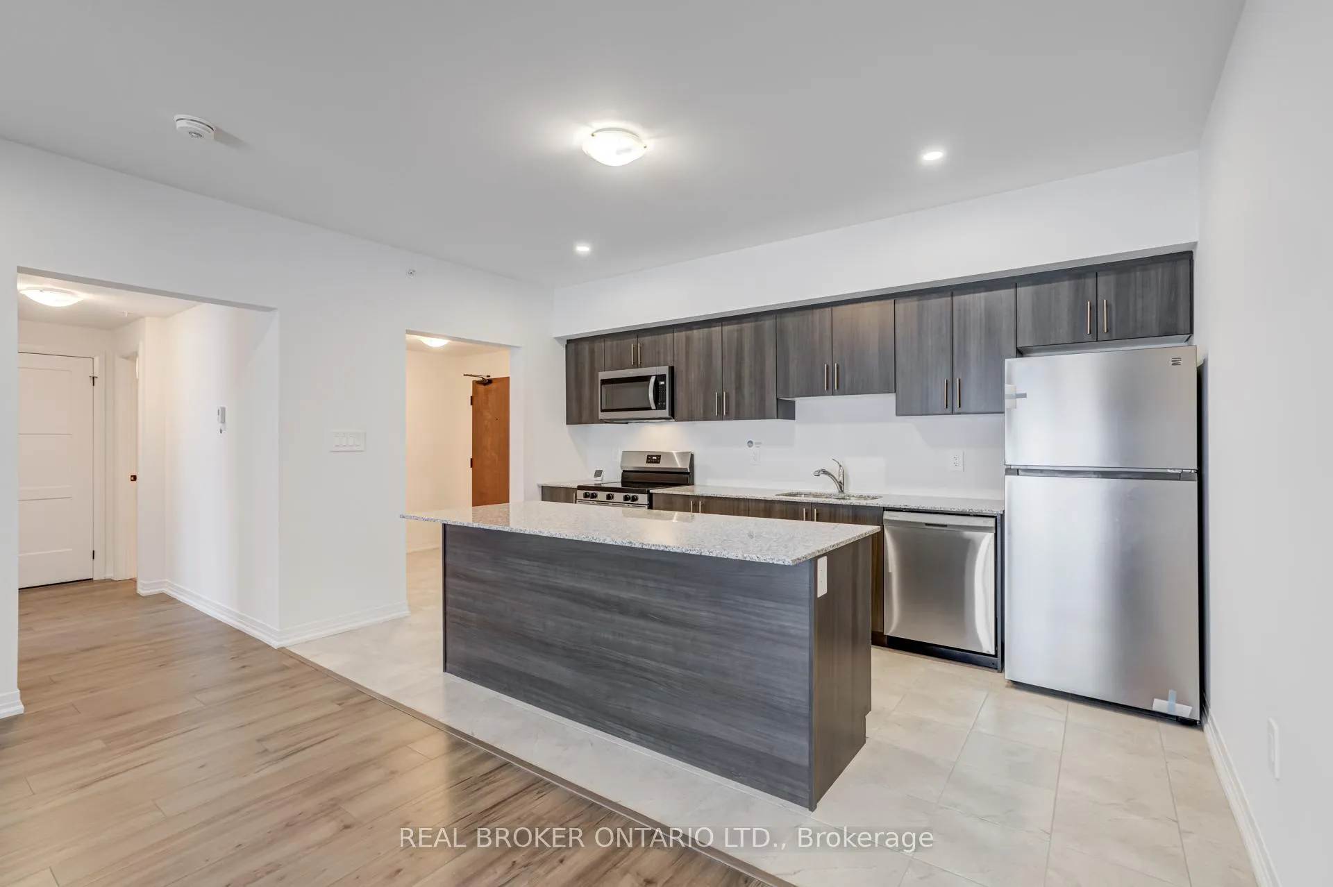 Photo 11 of Unit 413, 15 Kneeshaw Drive S, Barrie, Rural Barrie Southeast — HOMEH