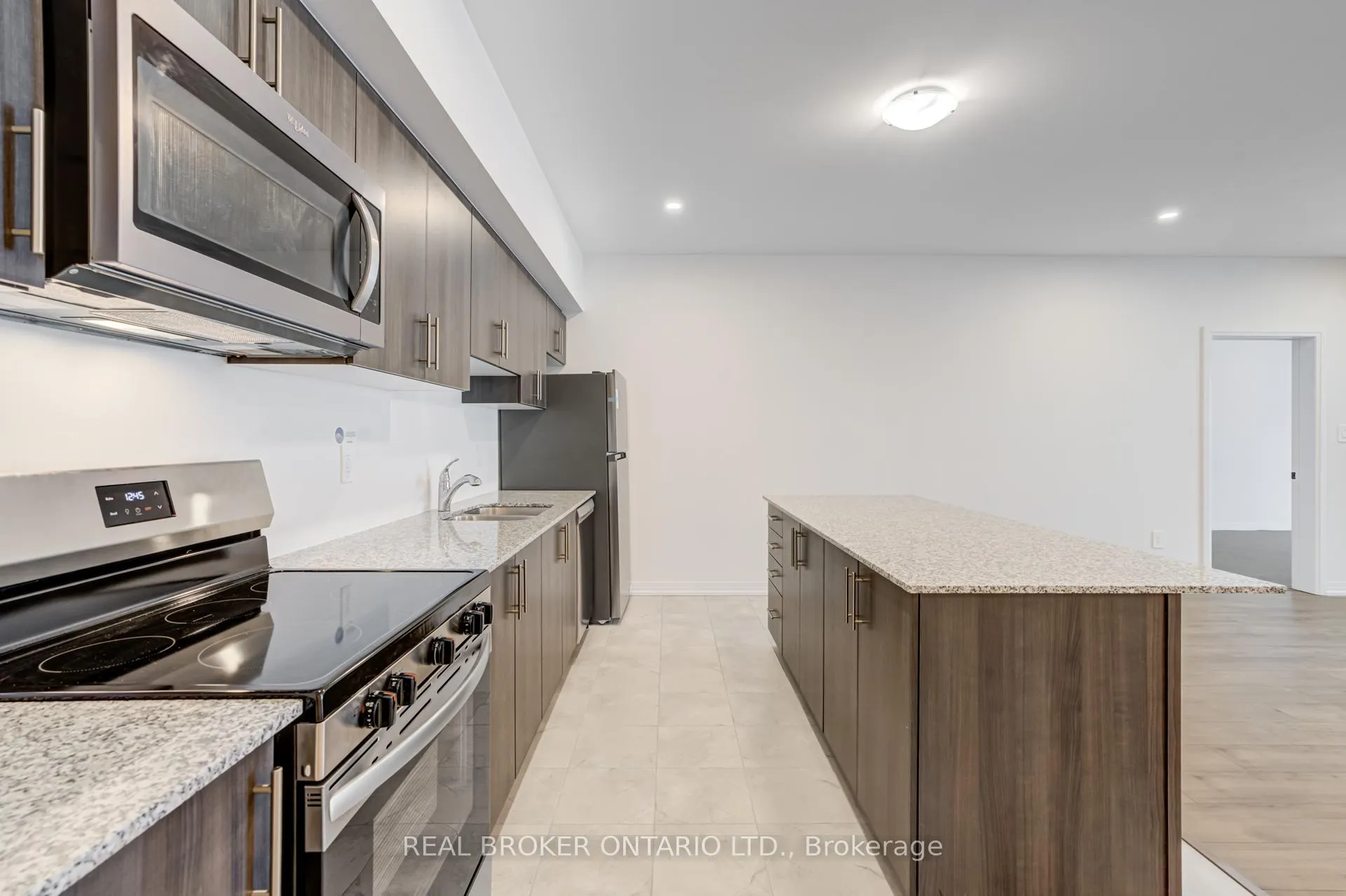 Photo 12 of Unit 413, 15 Kneeshaw Drive S, Barrie, Rural Barrie Southeast — HOMEH