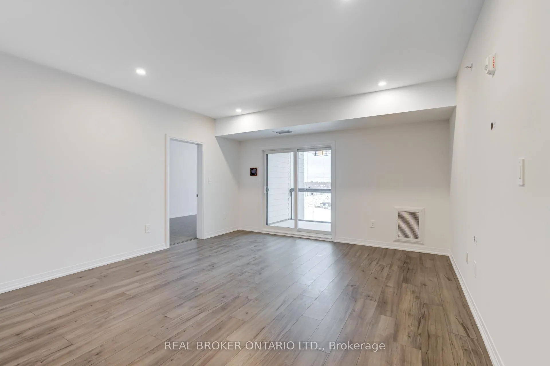 Photo 14 of Unit 413, 15 Kneeshaw Drive S, Barrie, Rural Barrie Southeast — HOMEH