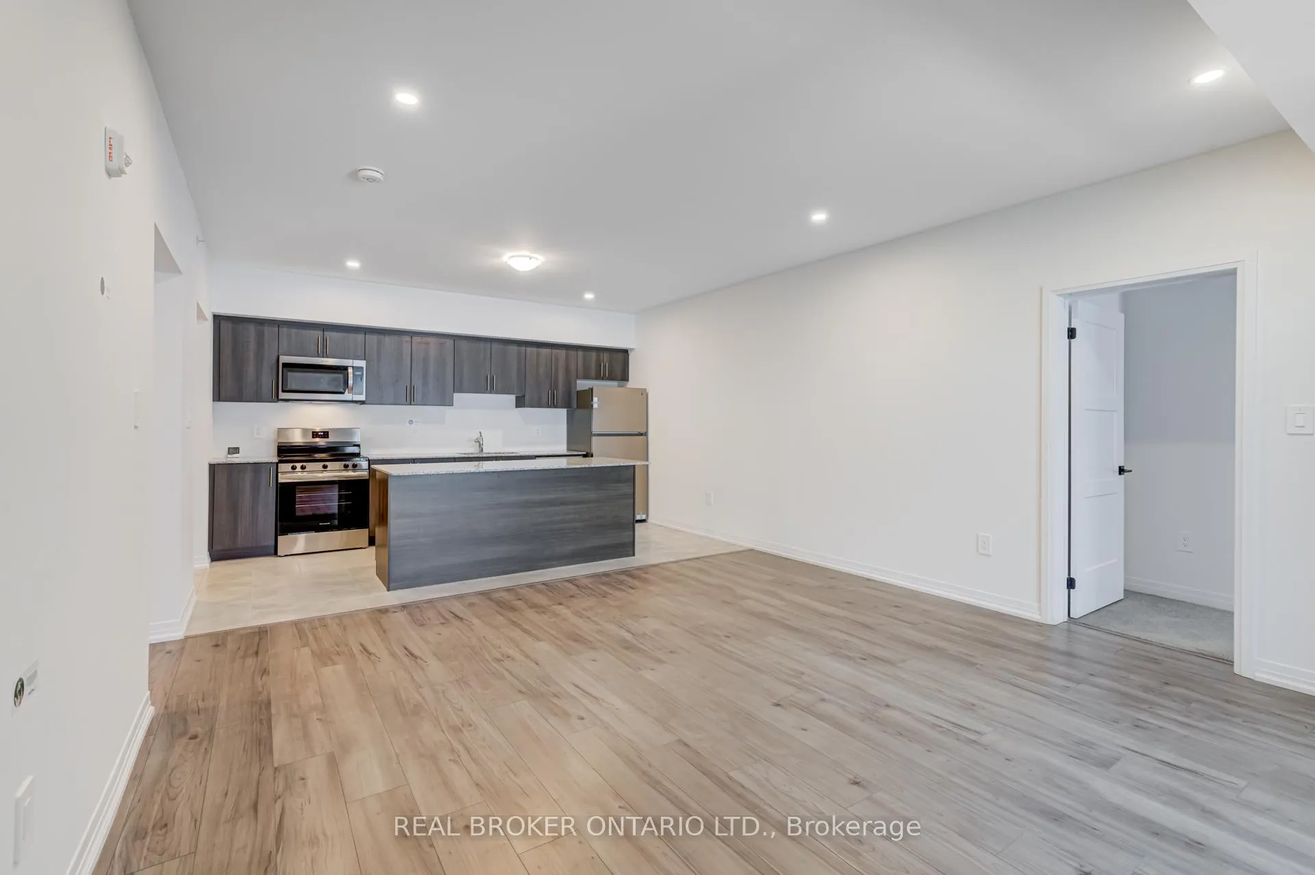 Photo 17 of Unit 413, 15 Kneeshaw Drive S, Barrie, Rural Barrie Southeast — HOMEH
