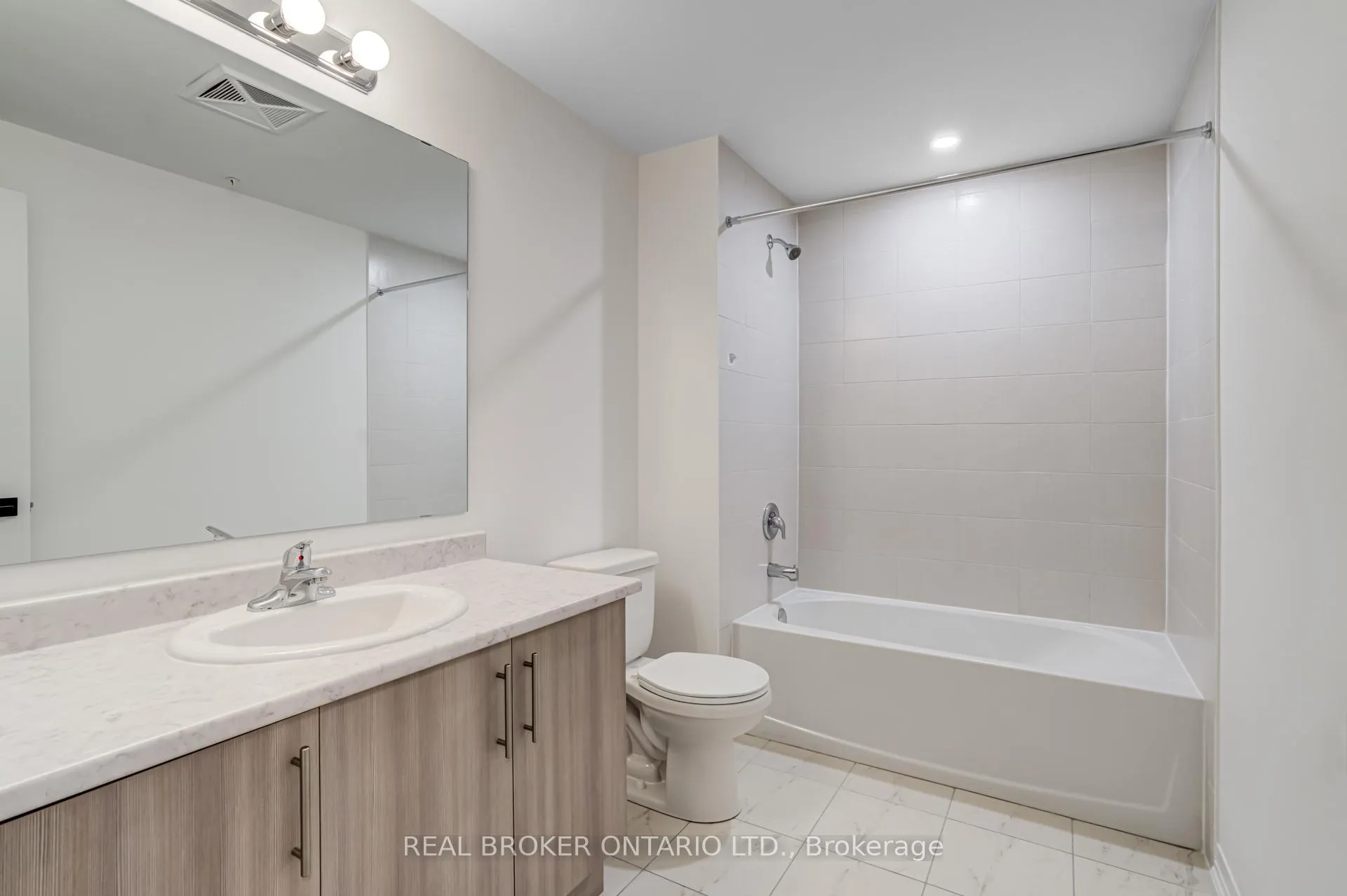 Photo 27 of Unit 413, 15 Kneeshaw Drive S, Barrie, Rural Barrie Southeast — HOMEH