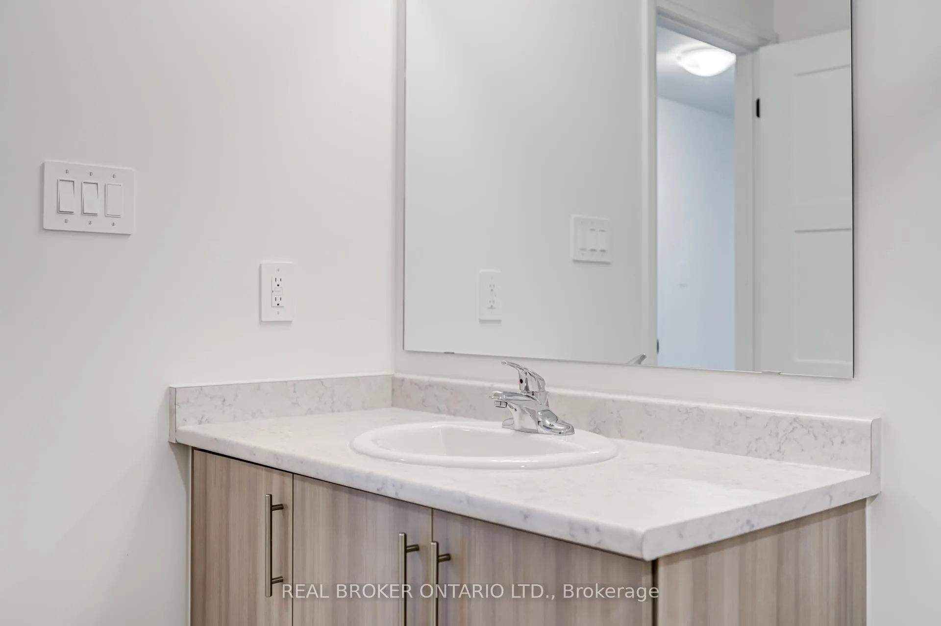 Photo 29 of Unit 413, 15 Kneeshaw Drive S, Barrie, Rural Barrie Southeast — HOMEH