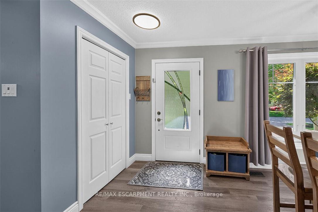 Photo 3 of 181 Central Drive, Hamilton, Ancaster — HOMEH