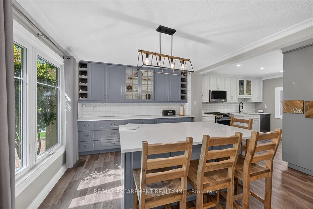 Photo 5 of 181 Central Drive, Hamilton, Ancaster — HOMEH
