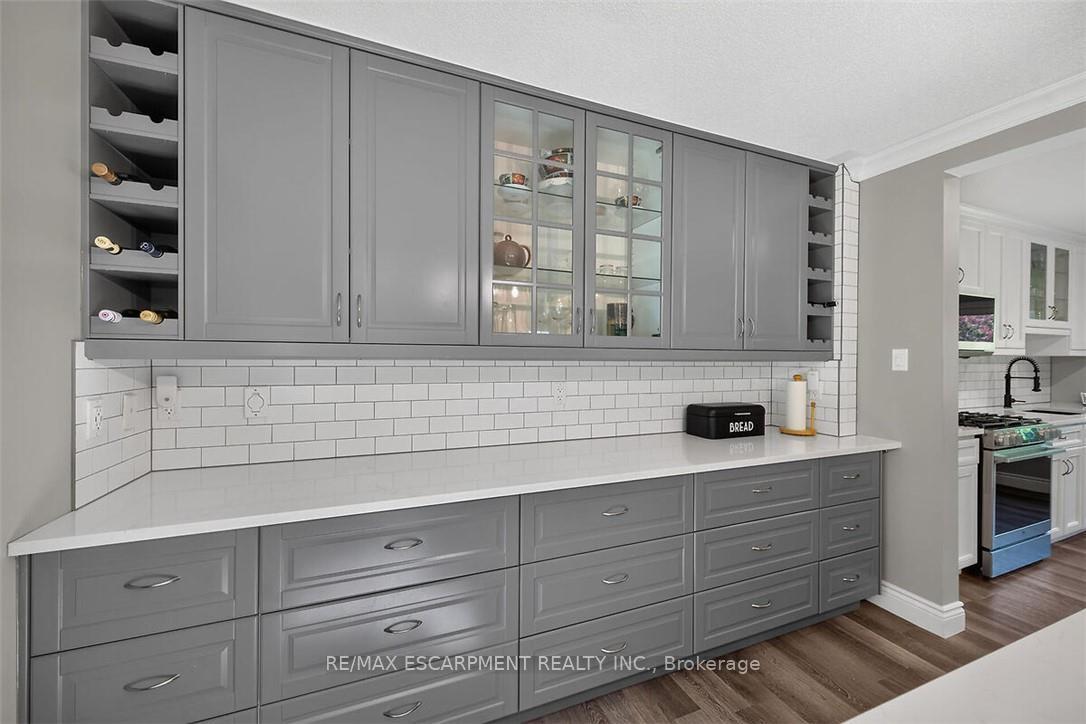 Photo 6 of 181 Central Drive, Hamilton, Ancaster — HOMEH