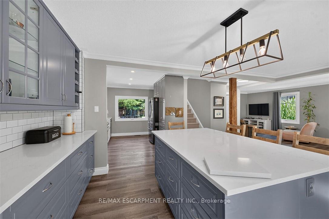 Photo 7 of 181 Central Drive, Hamilton, Ancaster — HOMEH