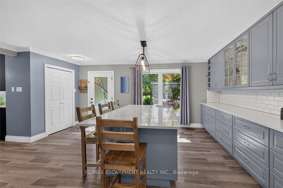Photo 8 of 181 Central Drive, Hamilton, Ancaster — HOMEH