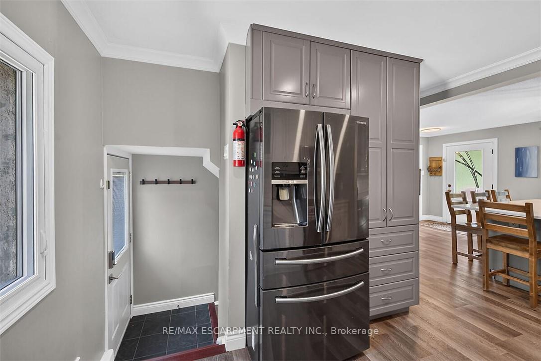 Photo 10 of 181 Central Drive, Hamilton, Ancaster — HOMEH