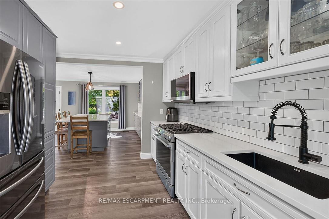 Photo 11 of 181 Central Drive, Hamilton, Ancaster — HOMEH