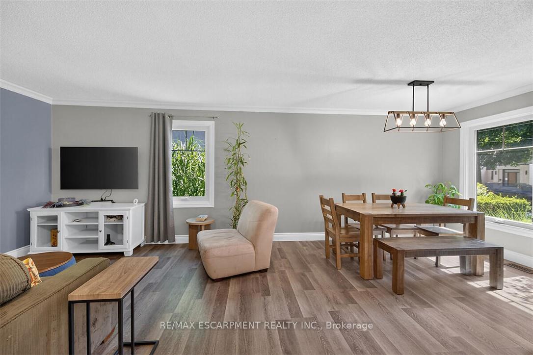 Photo 12 of 181 Central Drive, Hamilton, Ancaster — HOMEH
