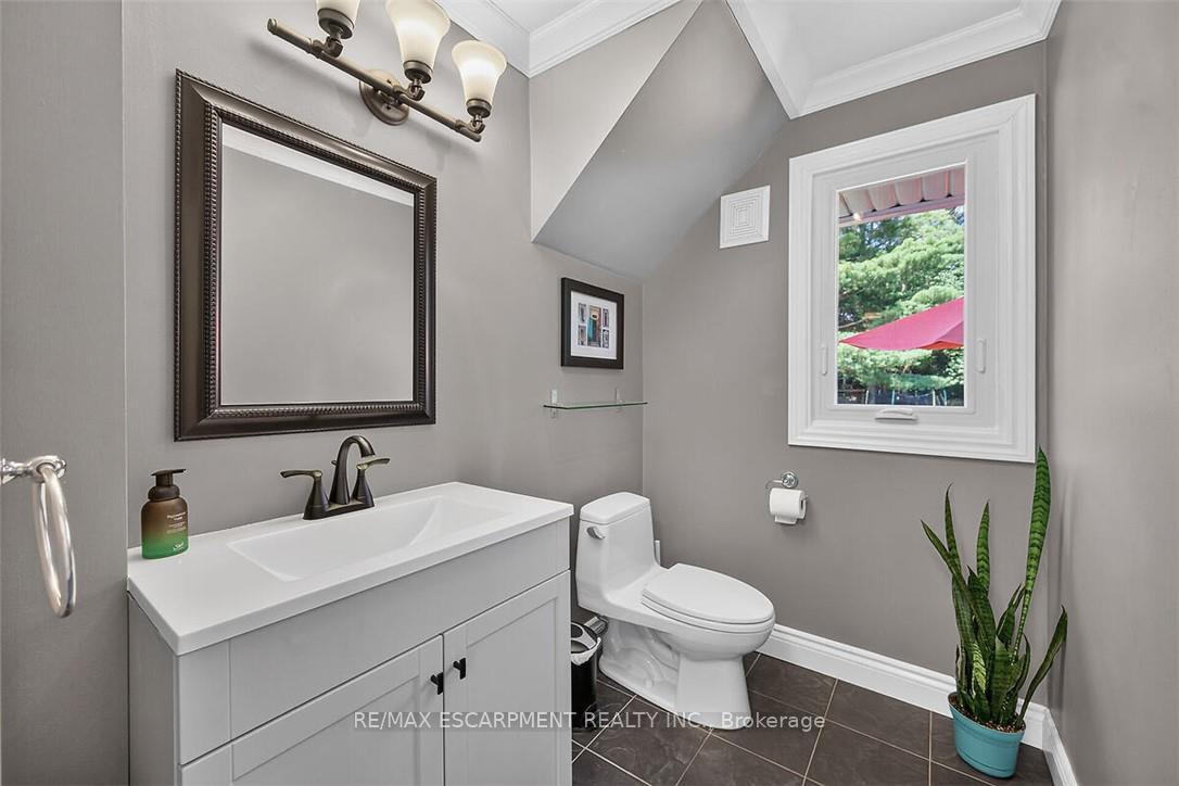 Photo 18 of 181 Central Drive, Hamilton, Ancaster — HOMEH