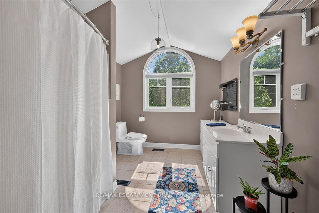 Photo 22 of 181 Central Drive, Hamilton, Ancaster — HOMEH
