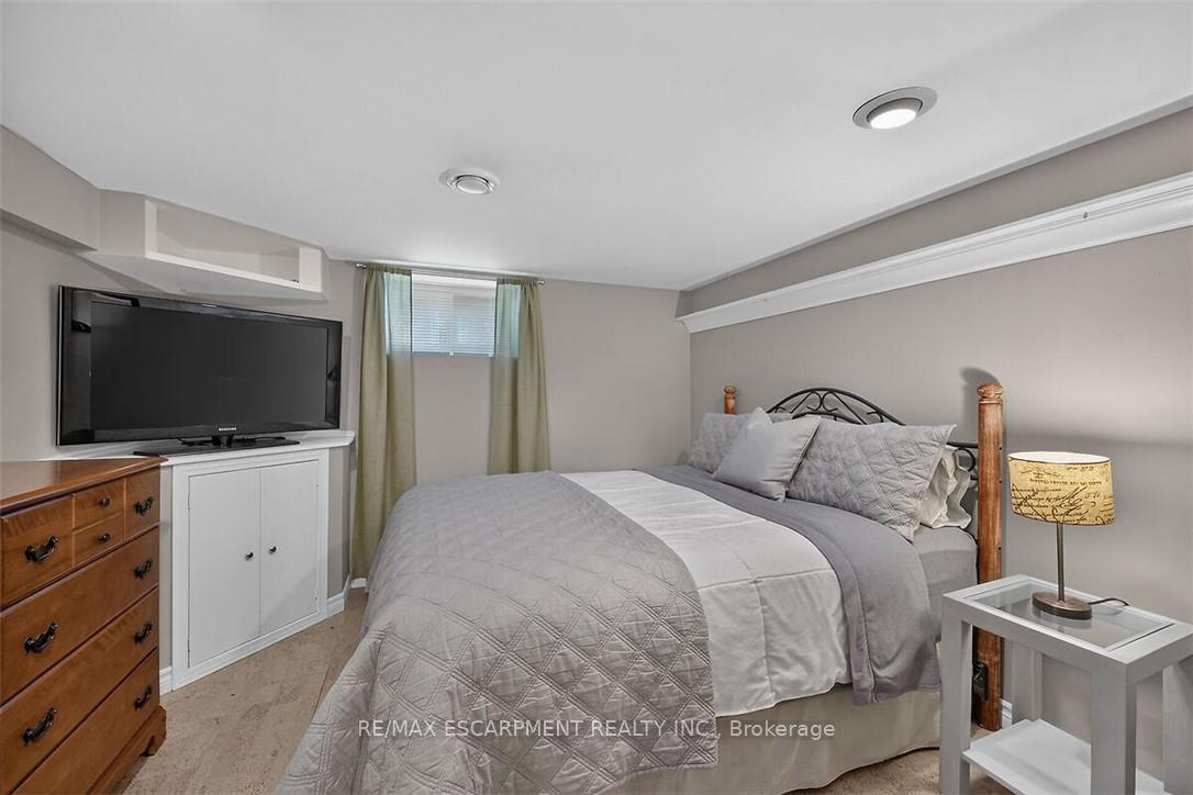 Photo 33 of 181 Central Drive, Hamilton, Ancaster — HOMEH