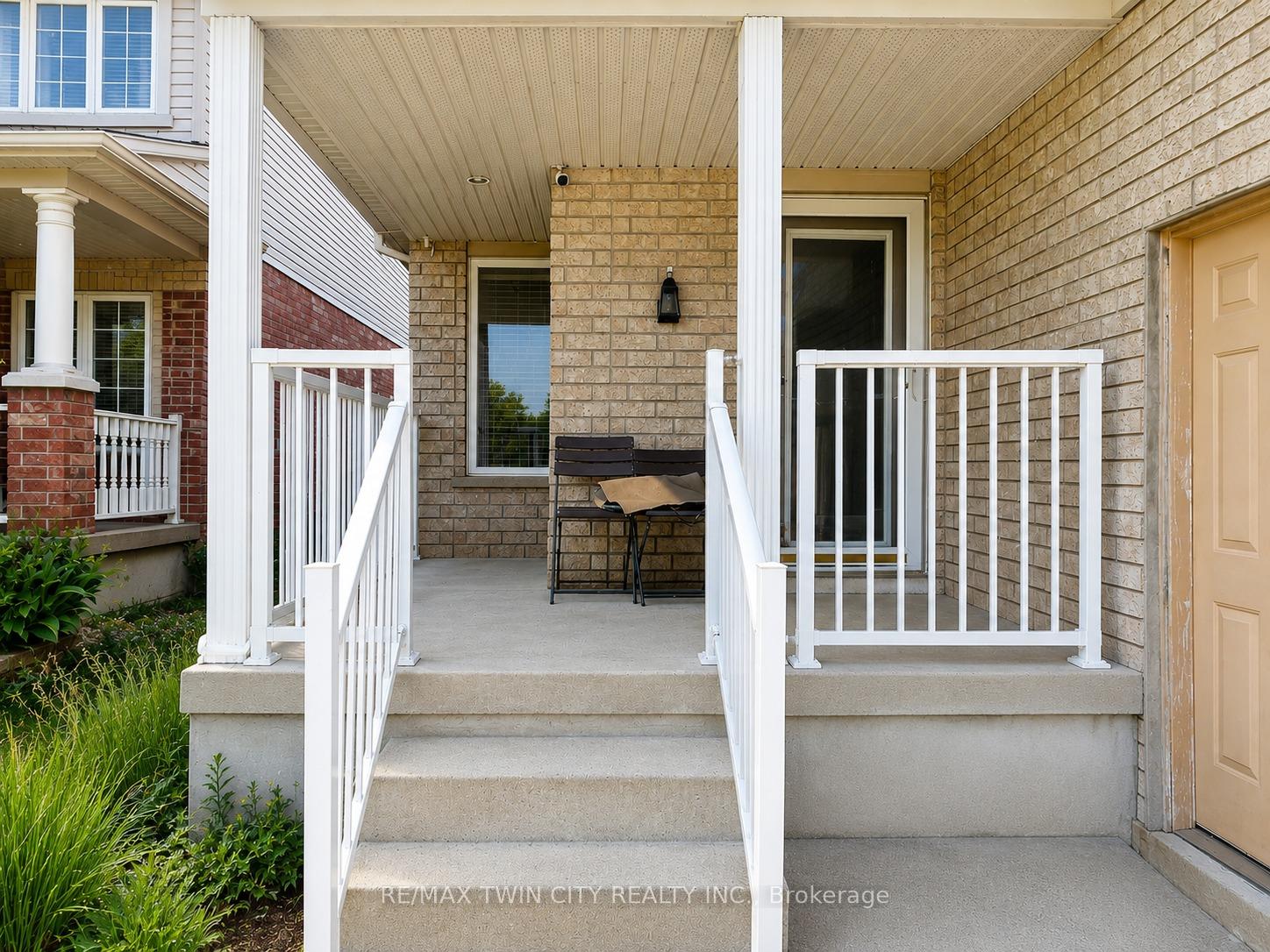 Photo 2 of 212 Colton Circle, Kitchener, Idlewood/Lackner Woods — HOMEH