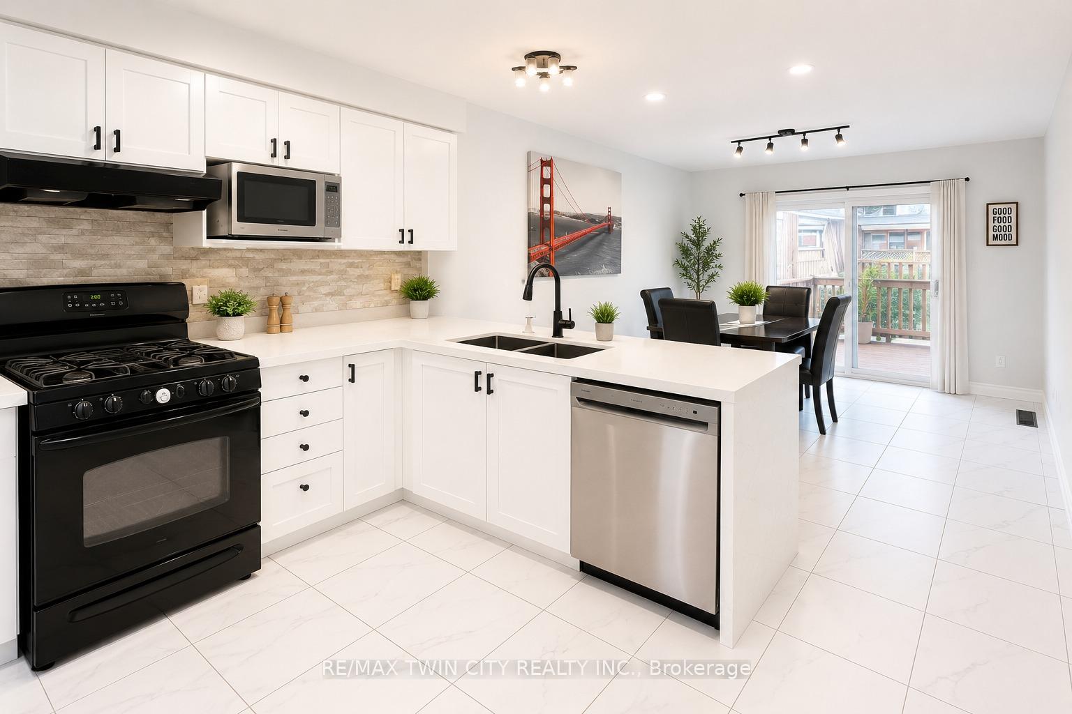 Photo 6 of 212 Colton Circle, Kitchener, Idlewood/Lackner Woods — HOMEH