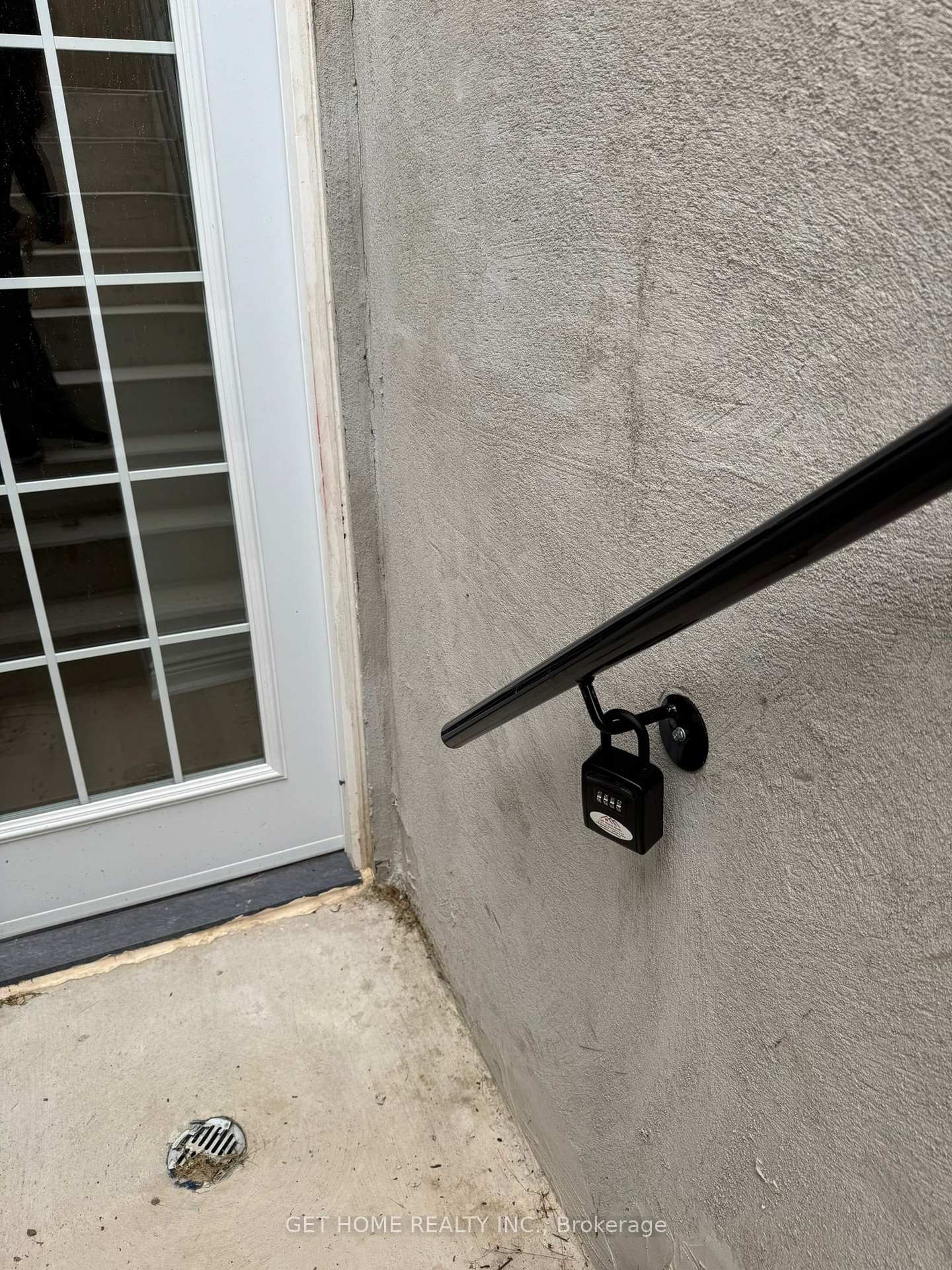 Photo 5 of Unit #Bsmt, 10 Galrino Road, Brampton, Brampton North — HOMEH