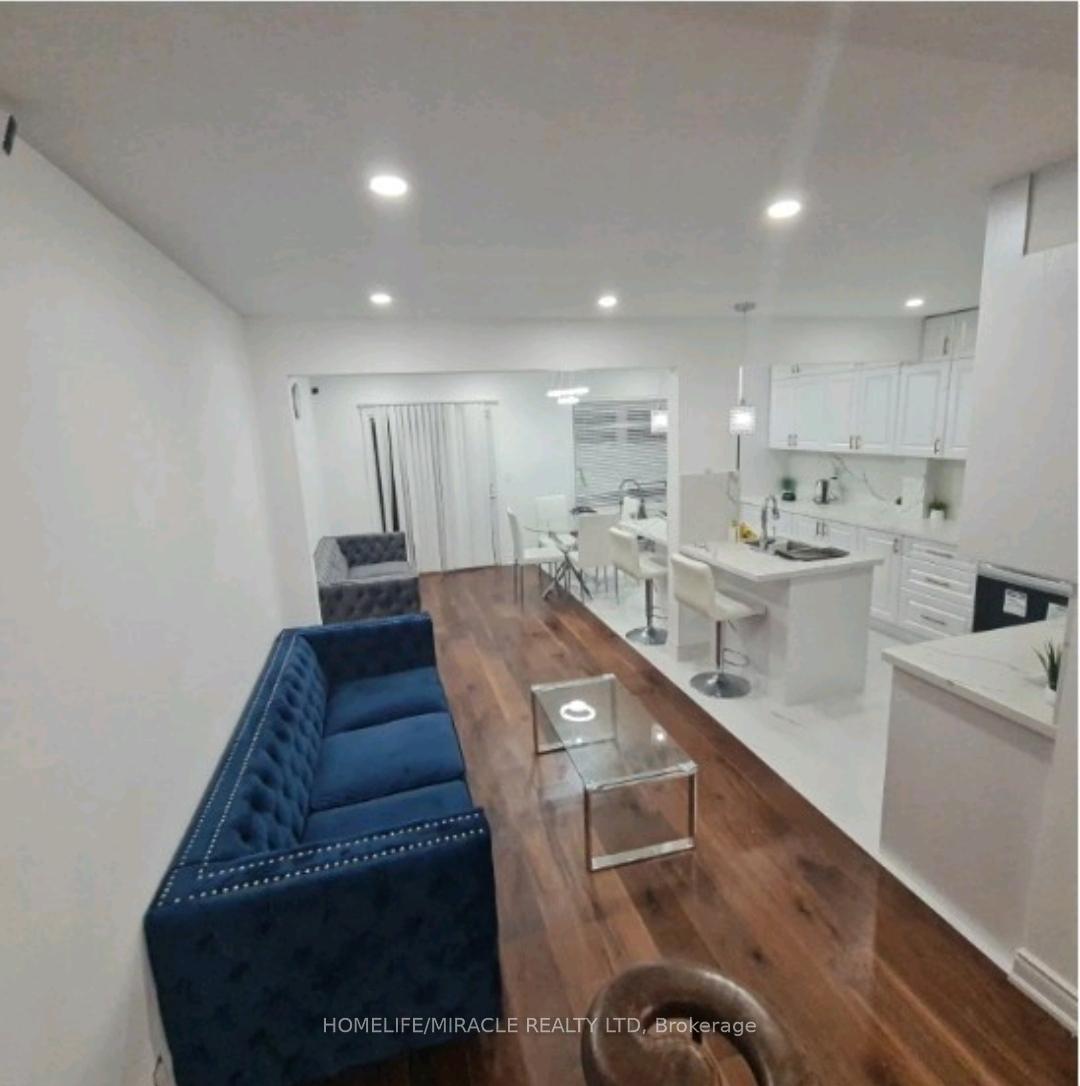 Photo 3 of 7153 Village Walk, Mississauga, Meadowvale Village — HOMEH