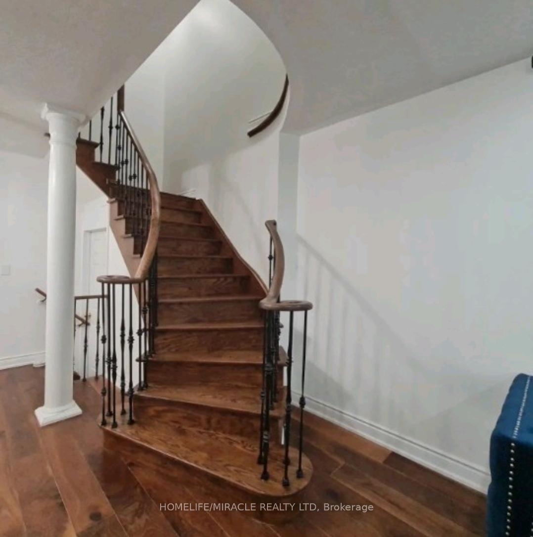 Photo 7 of 7153 Village Walk, Mississauga, Meadowvale Village — HOMEH