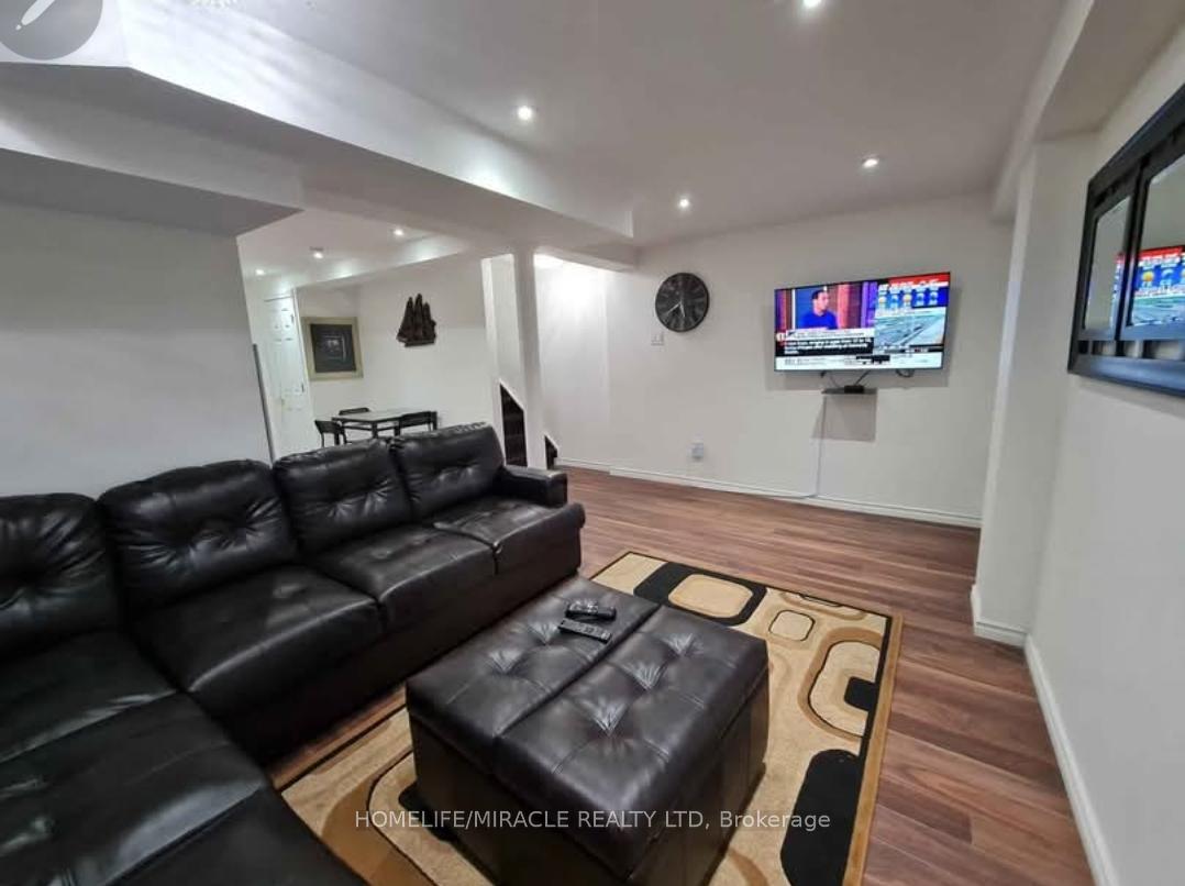 Photo 14 of 7153 Village Walk, Mississauga, Meadowvale Village — HOMEH