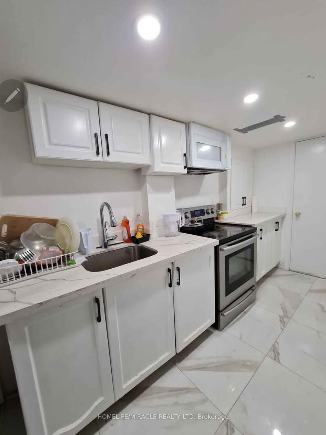 Photo 16 of 7153 Village Walk, Mississauga, Meadowvale Village — HOMEH