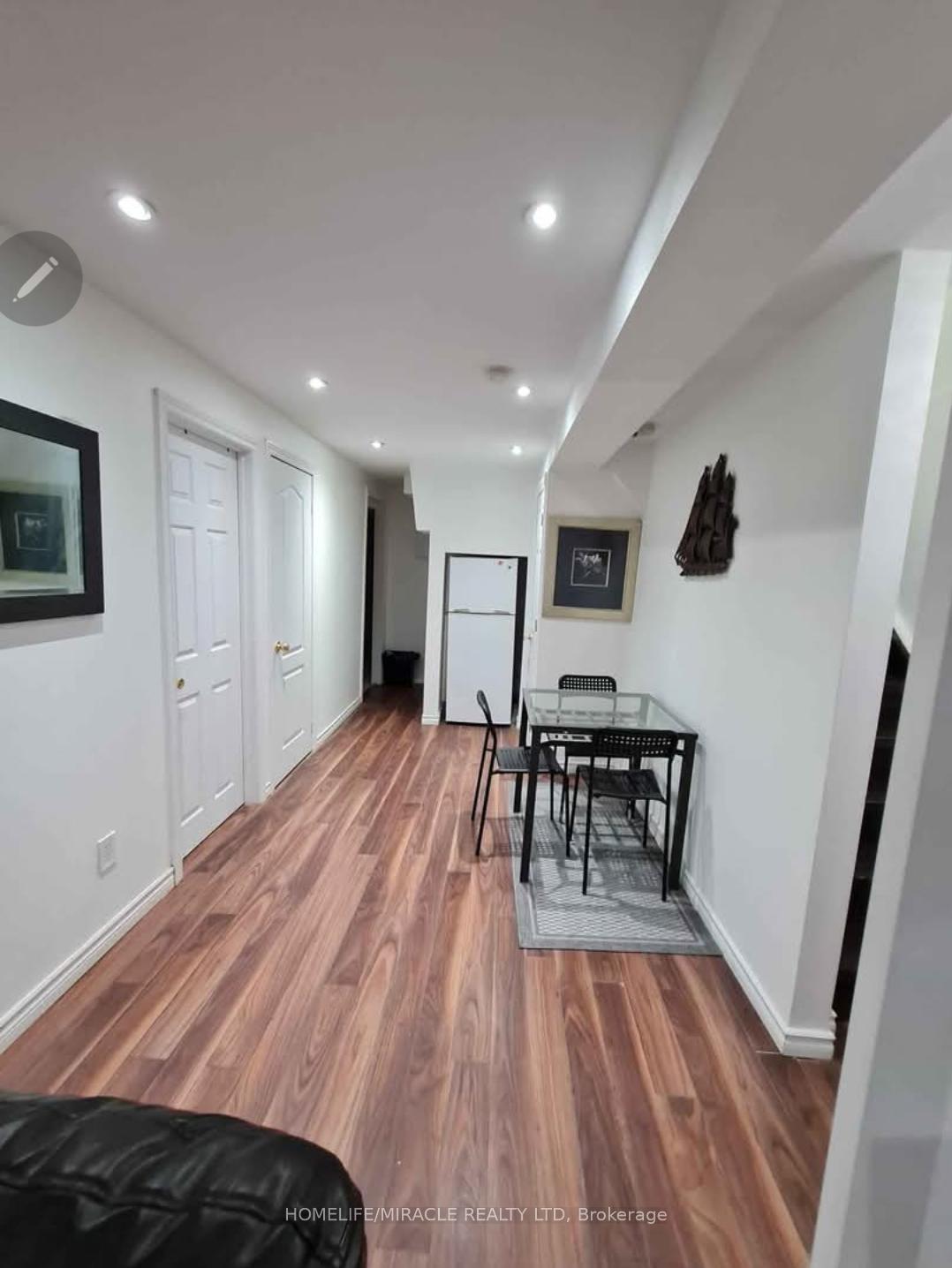 Photo 17 of 7153 Village Walk, Mississauga, Meadowvale Village — HOMEH