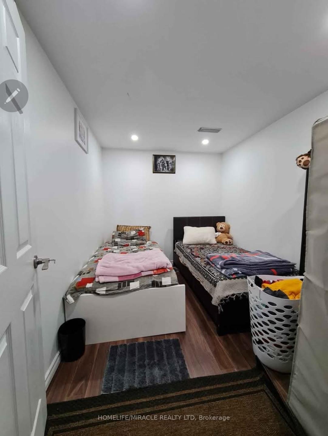 Photo 18 of 7153 Village Walk, Mississauga, Meadowvale Village — HOMEH