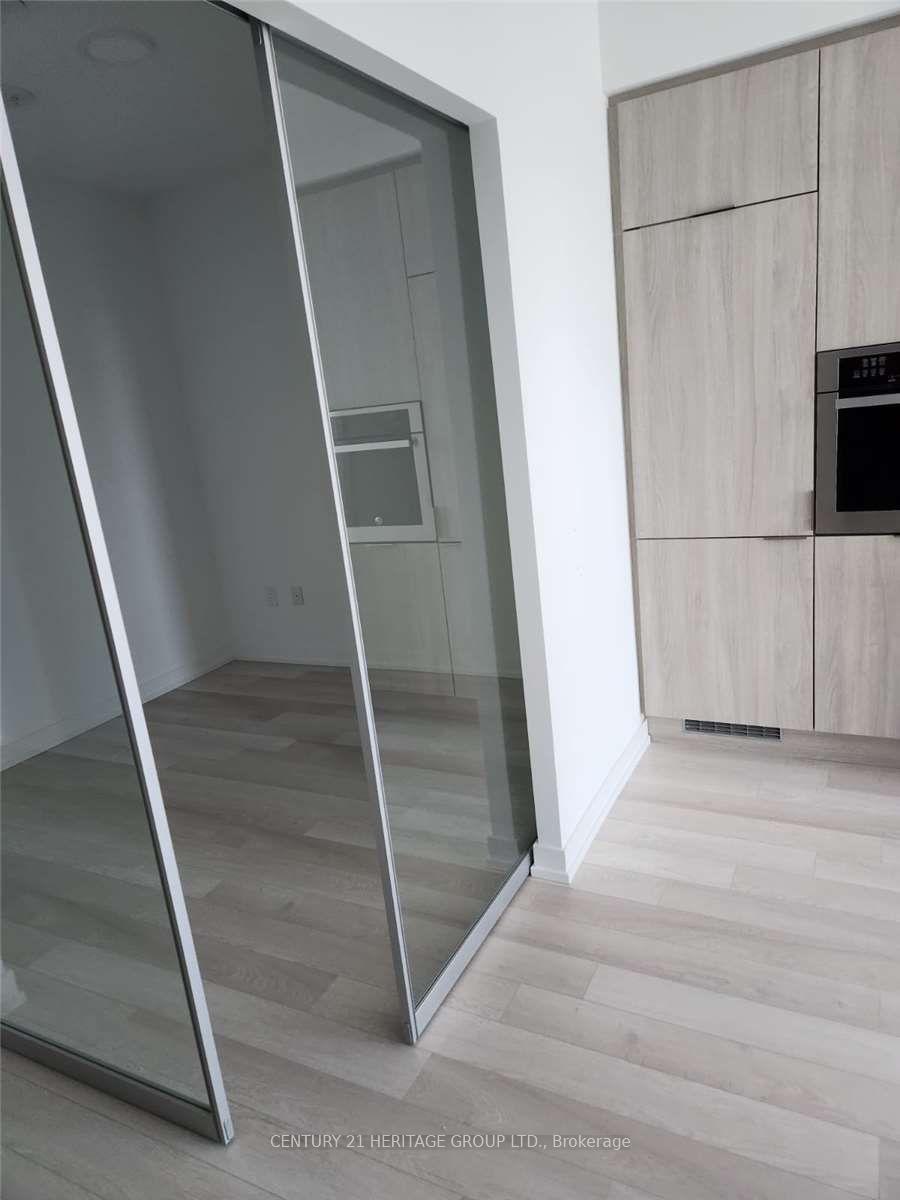 Photo 3 of Unit 2402, 39 Roehampton Avenue, Toronto, Mount Pleasant West — HOMEH