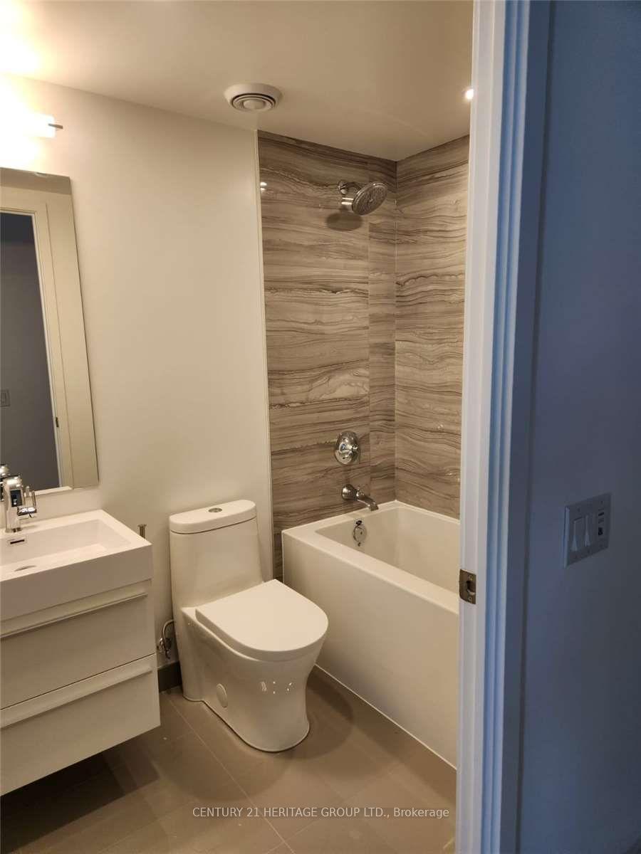 Photo 5 of Unit 2402, 39 Roehampton Avenue, Toronto, Mount Pleasant West — HOMEH