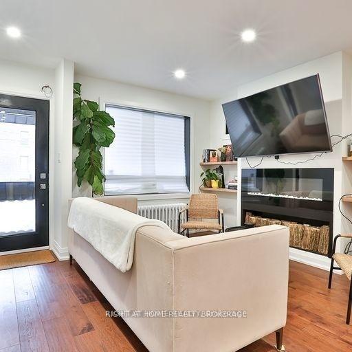 Photo 12 of 43 Kingston Road, Toronto, The Beaches — HOMEH