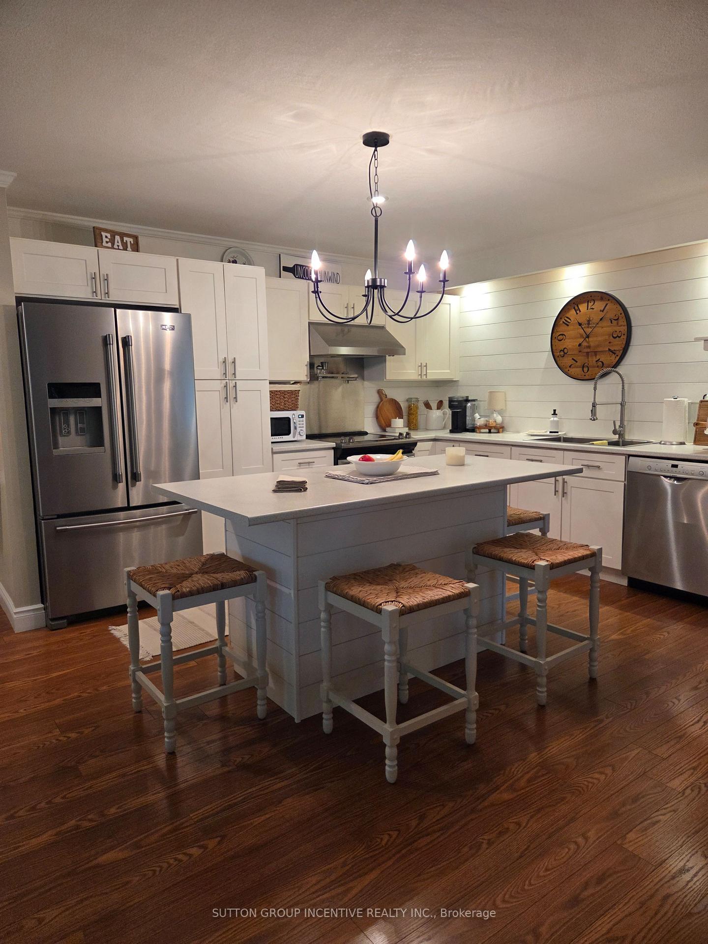 Photo 2 of Unit 204, 166 Owen Street, Barrie, Wellington — HOMEH