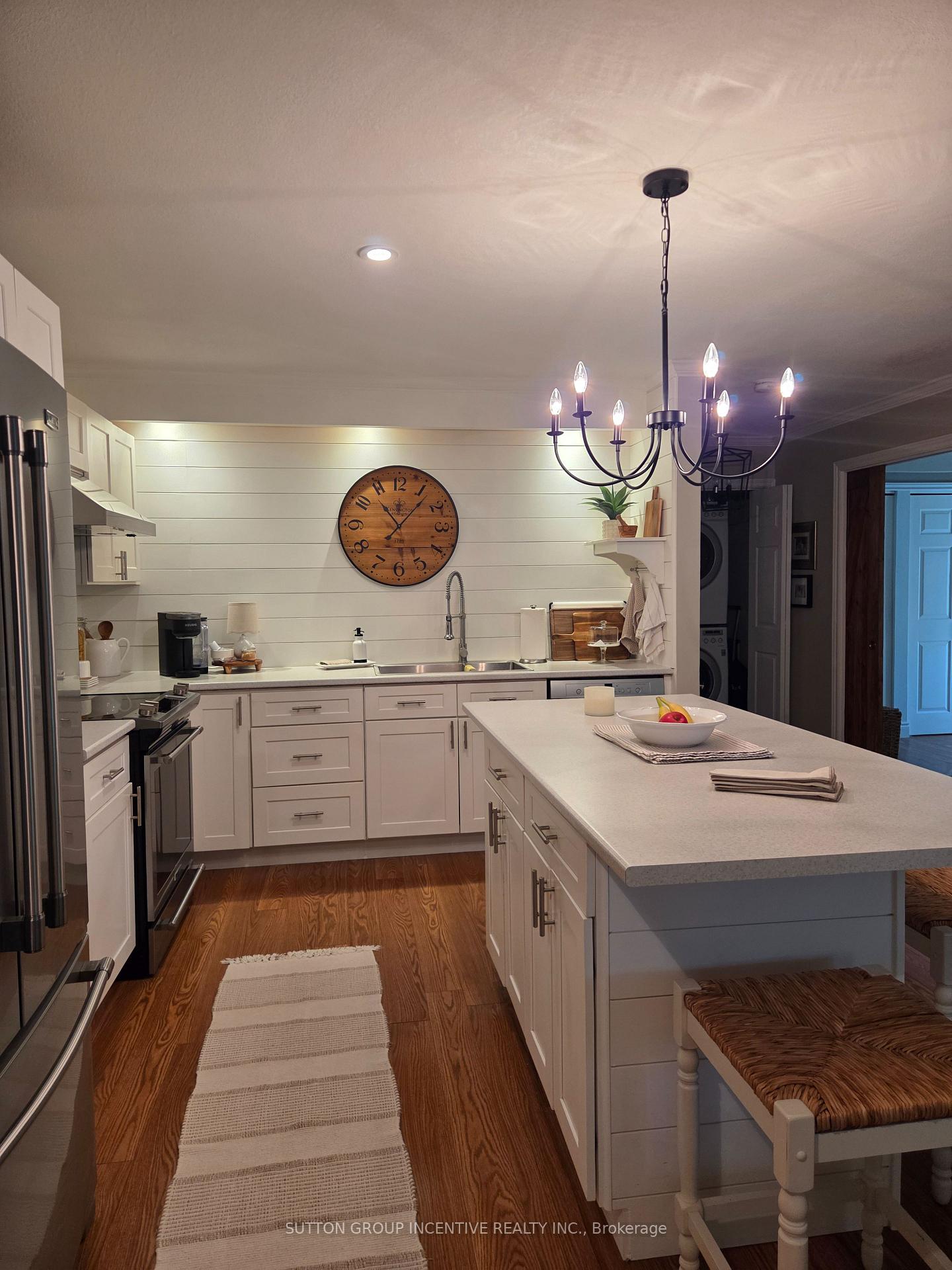 Photo 3 of Unit 204, 166 Owen Street, Barrie, Wellington — HOMEH