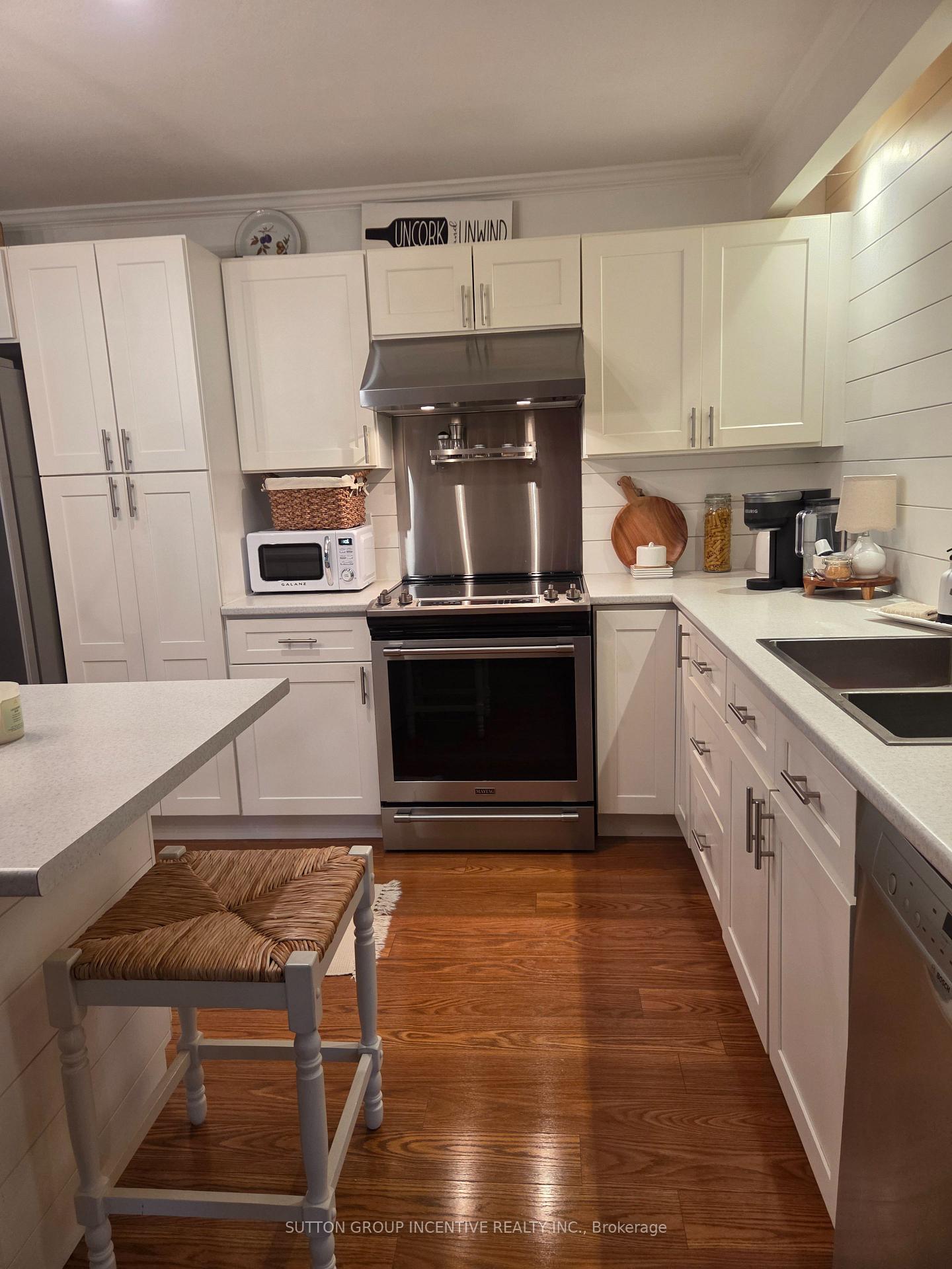 Photo 4 of Unit 204, 166 Owen Street, Barrie, Wellington — HOMEH