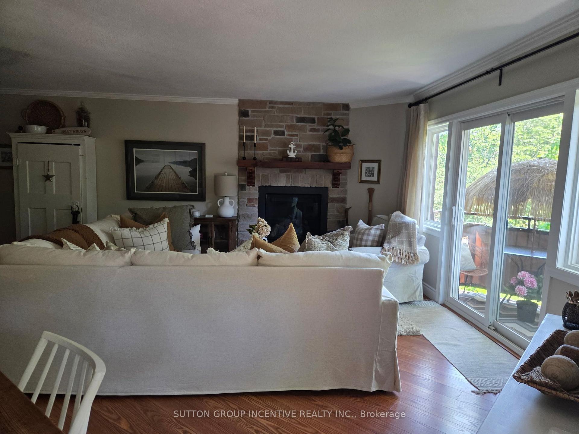 Photo 6 of Unit 204, 166 Owen Street, Barrie, Wellington — HOMEH