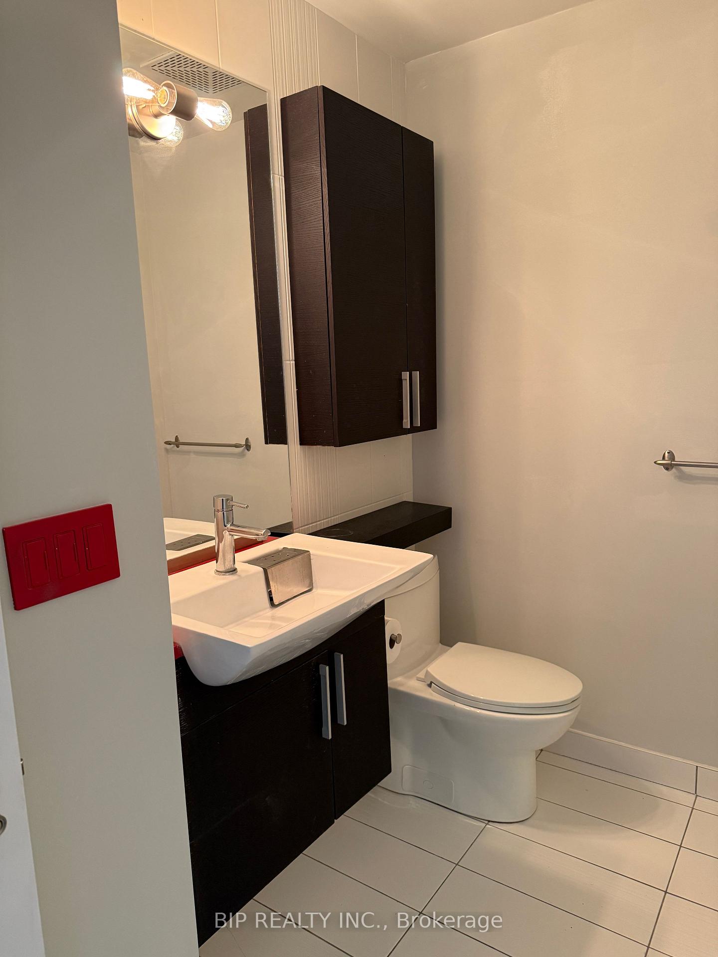Photo 10 of Unit 3308, 25 Capreol Court, Toronto, Waterfront Communities — HOMEH