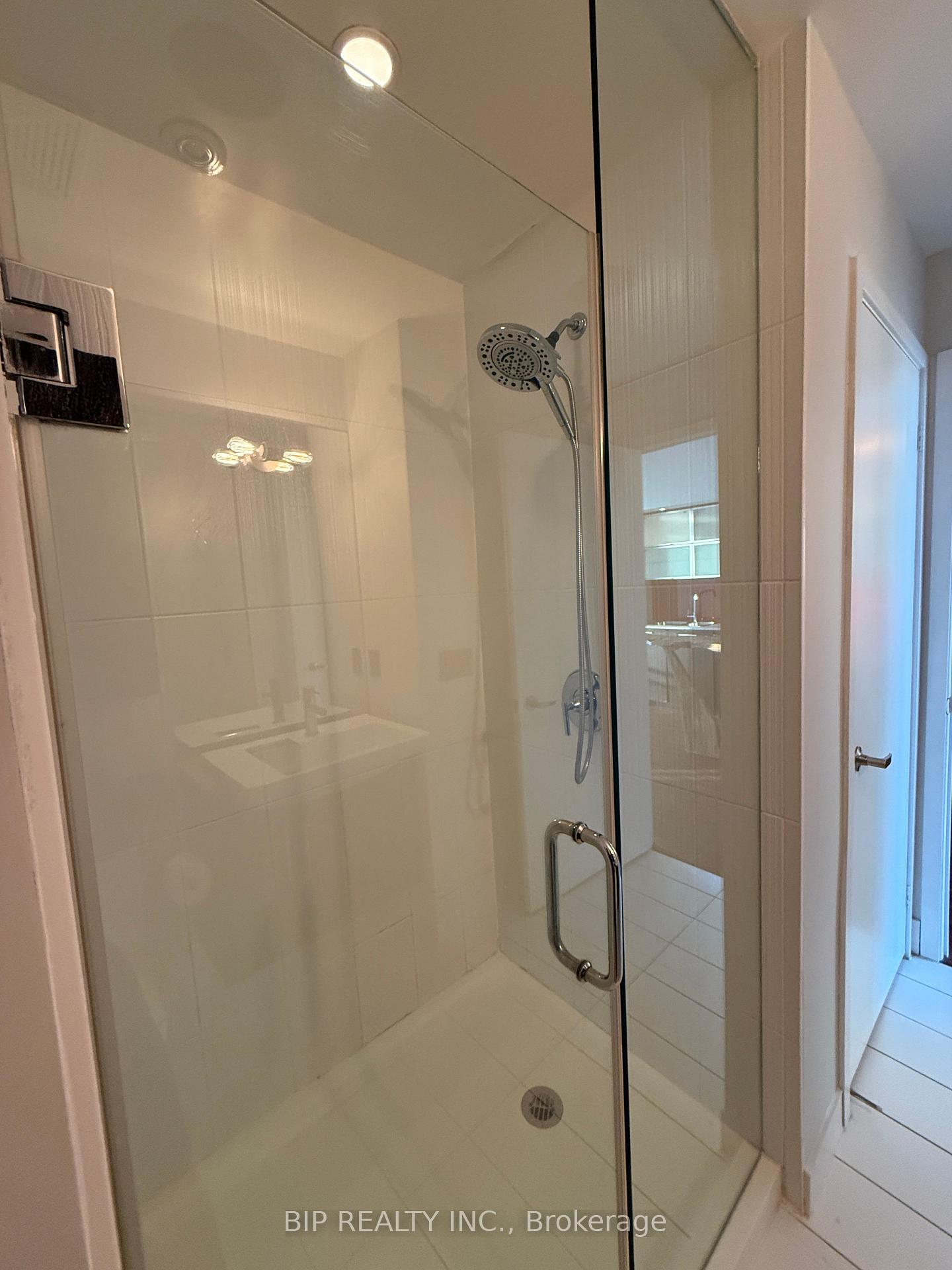 Photo 11 of Unit 3308, 25 Capreol Court, Toronto, Waterfront Communities — HOMEH