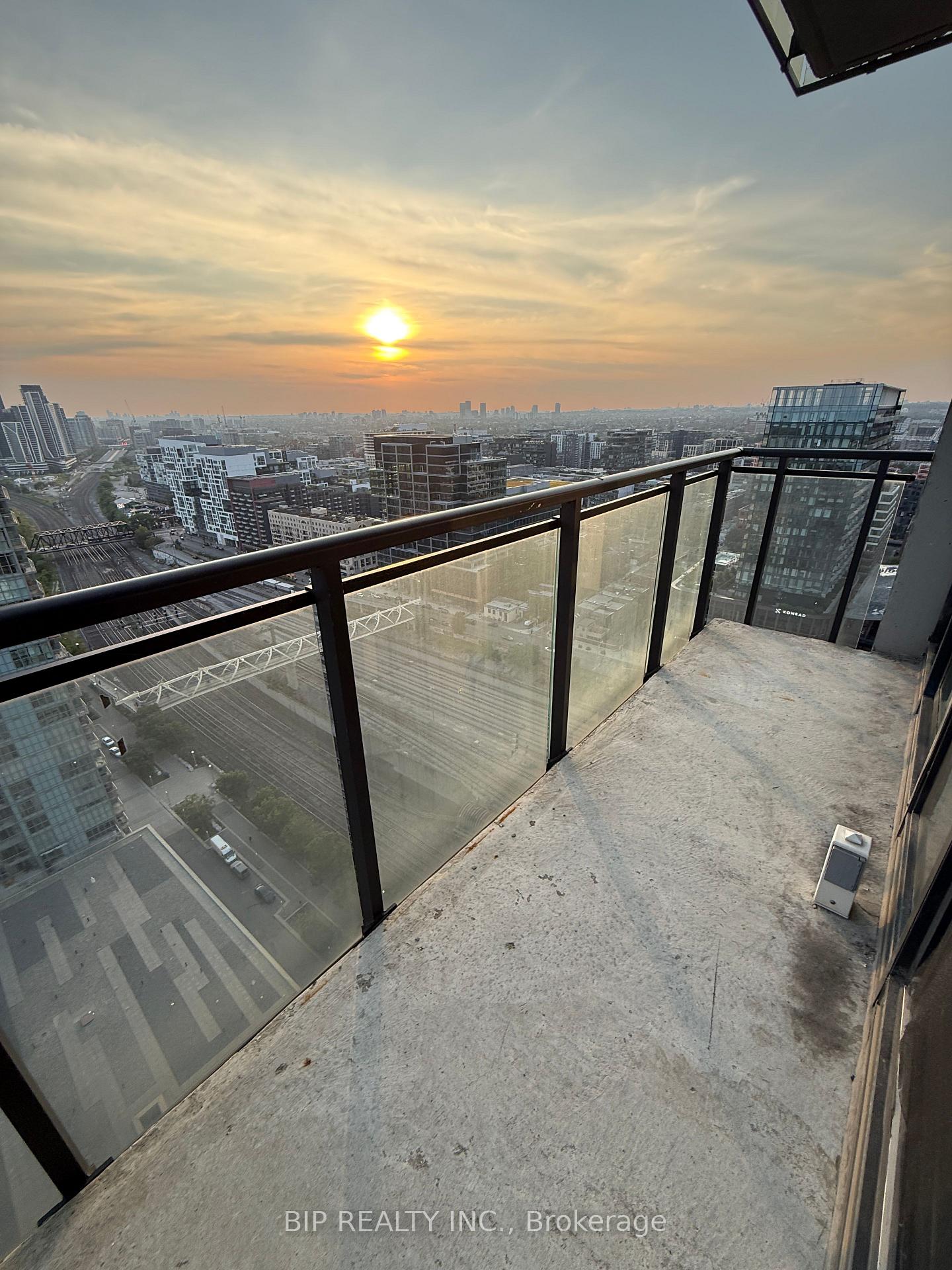 Photo 13 of Unit 3308, 25 Capreol Court, Toronto, Waterfront Communities — HOMEH