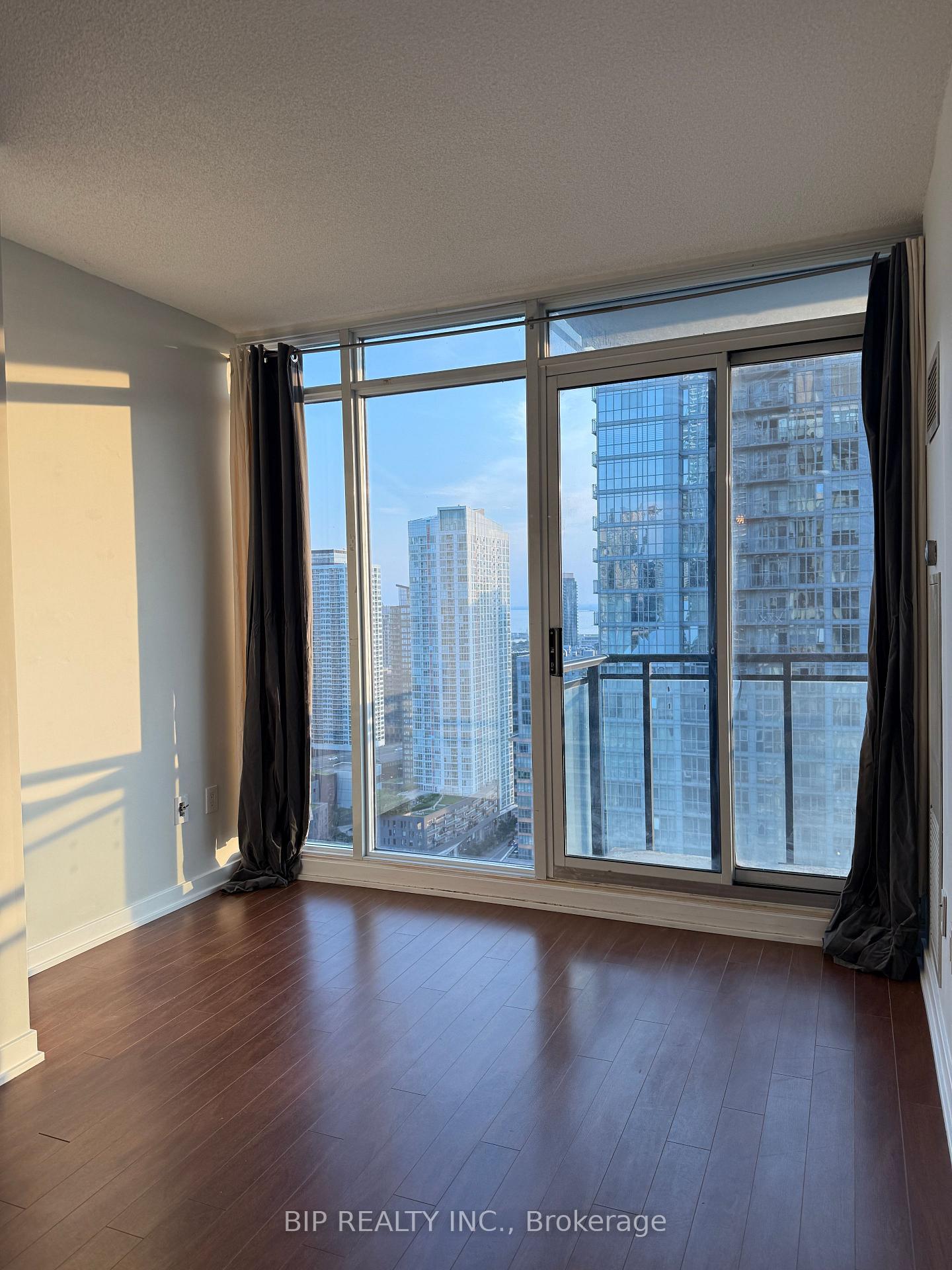 Photo 14 of Unit 3308, 25 Capreol Court, Toronto, Waterfront Communities — HOMEH