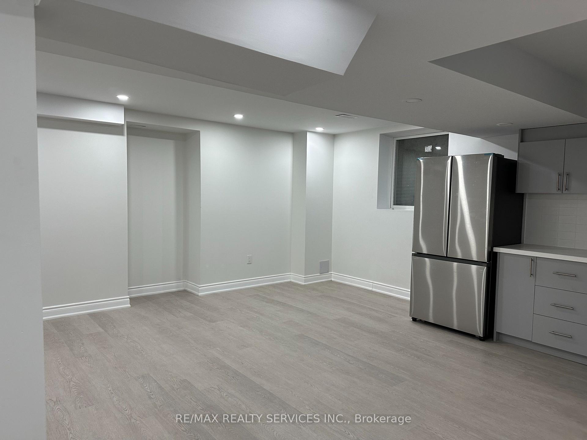 Photo 3 of Unit Basement, 27 Roulette Crescent, Brampton, Northwest Brampton — HOMEH