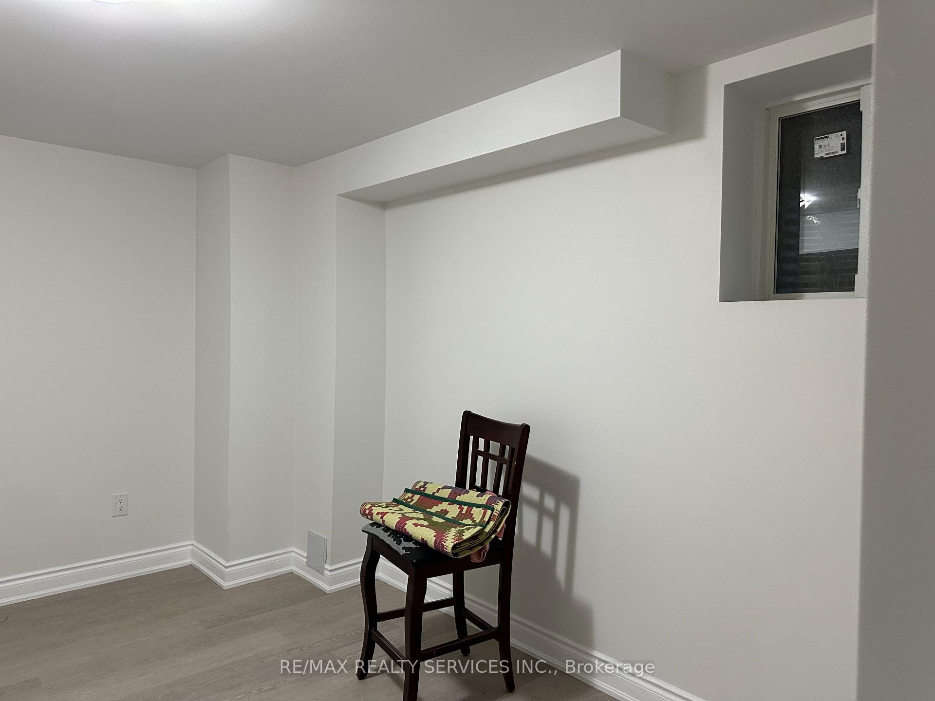 Photo 7 of Unit Basement, 27 Roulette Crescent, Brampton, Northwest Brampton — HOMEH