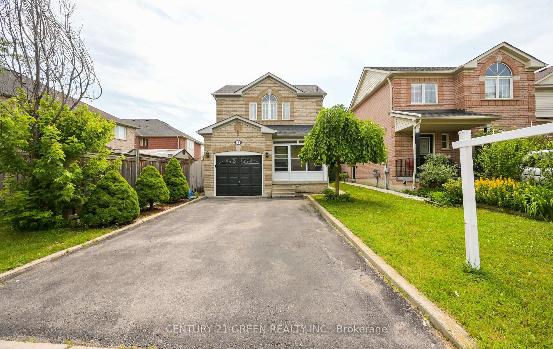 Photo 2 of 9 Weatherell Drive, Brampton, Fletcher's Meadow — HOMEH